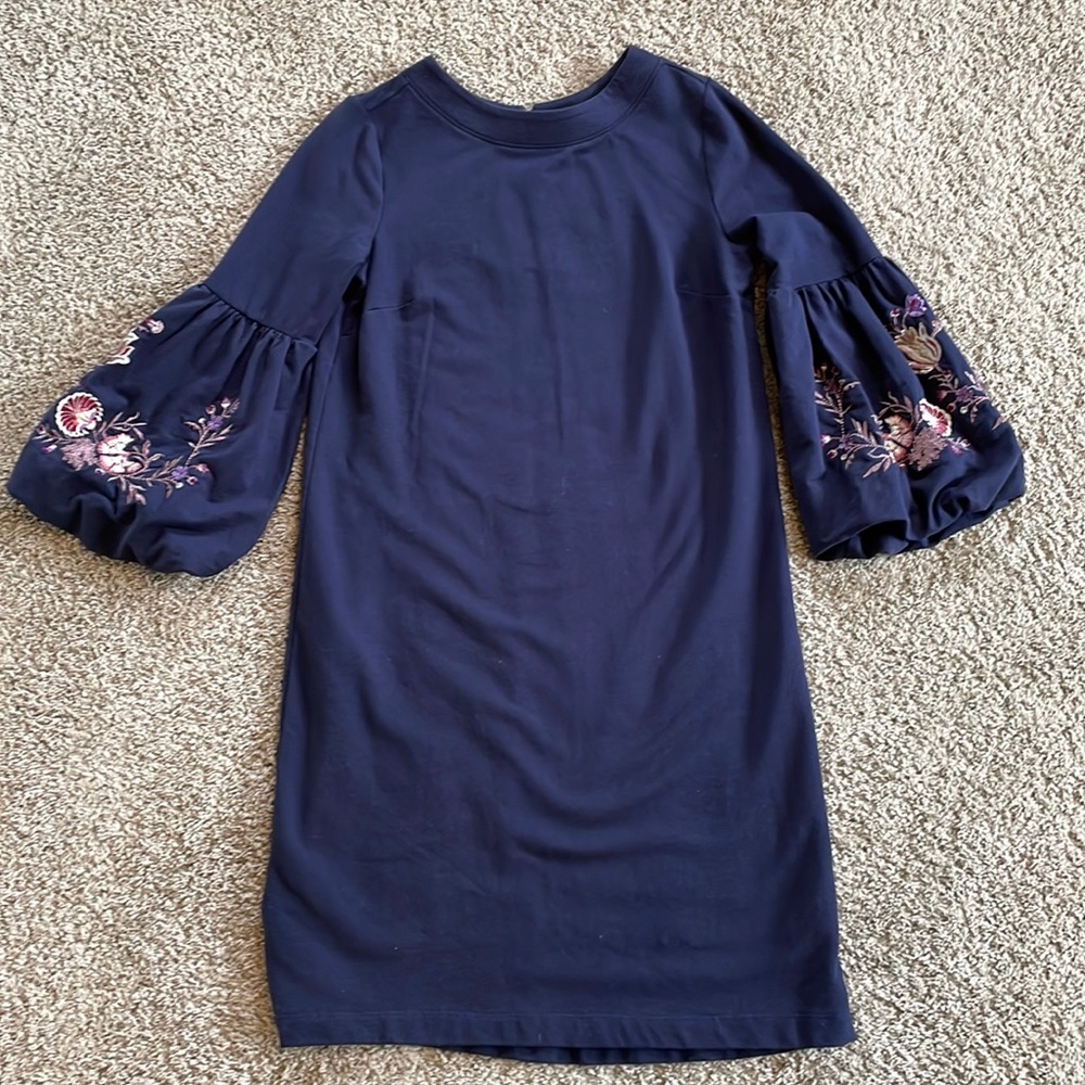 EUC. LOFT dress blue with embroidered sleeves XS